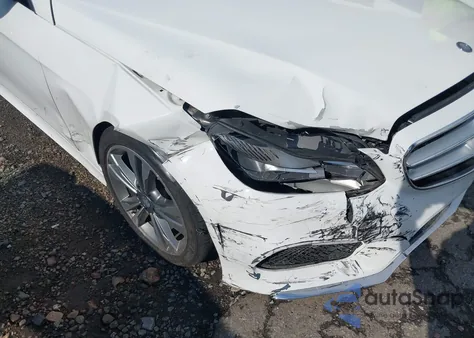 2015 Mercedes-Benz E 350 из США, поврежденный, VIN WDDHF5KB3FB110640